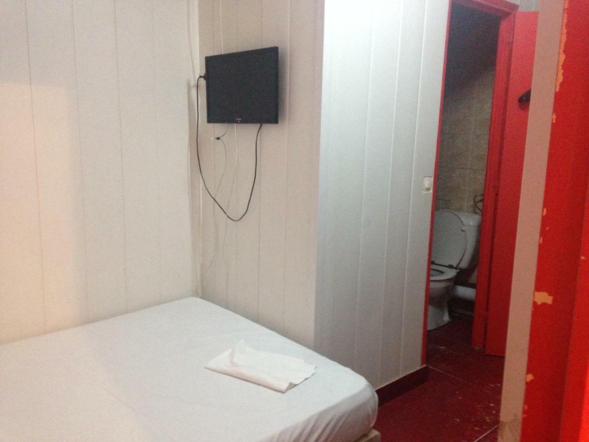 Hotel Cyrano Voltaire Parijs Buitenkant foto